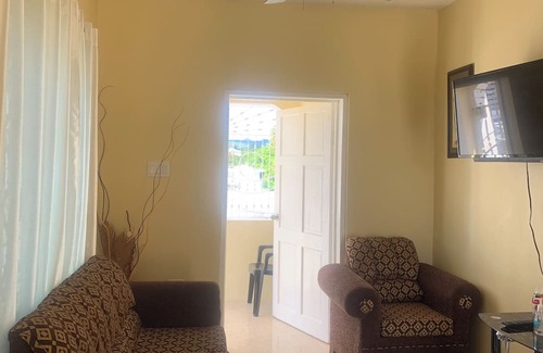 Old Harbour Apartamento | Charming 2-bedroom apartment WiFi, AC in marvelous Claremont Heights Old Harbour