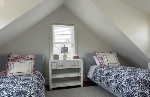 Brant Point Cabaña | Clean/new loft cottage in fabulous Brant Point. Walk to town w/AC/heat, porch