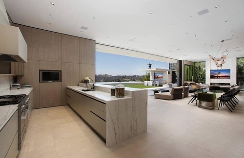 Beverly Hills Casa | Brand New immaculate modern home with incredible never to be disturbed panoramic views.