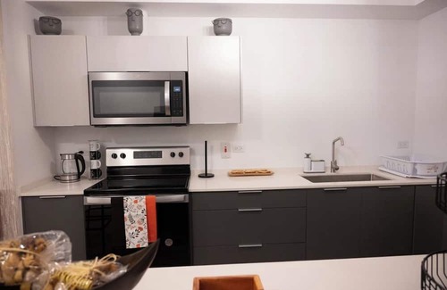 San Juan-Laventille Apartamento | 10 minutes from Maracas Bay /Gated 3BD Apartment with Pool and Gym…