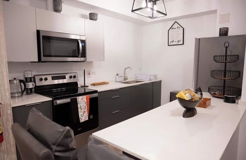 San Juan-Laventille Apartamento | 10 minutes from Maracas Bay /Gated 3BD Apartment with Pool and Gym…