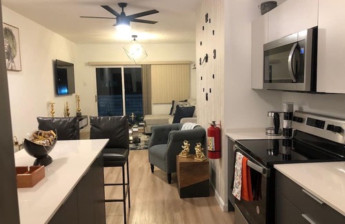 San Juan-Laventille Apartamento | 10 minutes from Maracas Bay /Gated 3BD Apartment with Pool and Gym…