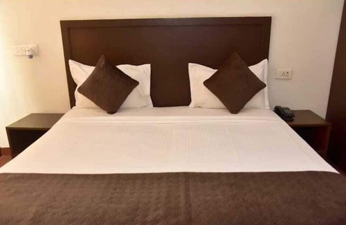 Sector 15 Hotel | SILVER TREE HOTEL