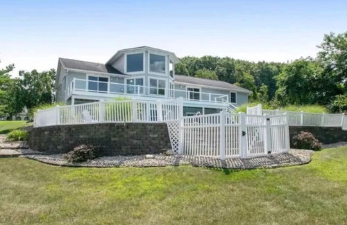 South Bend Casa | Spacious 4-bedroom house in charming South Bend, WiFi, Near Notre Dame