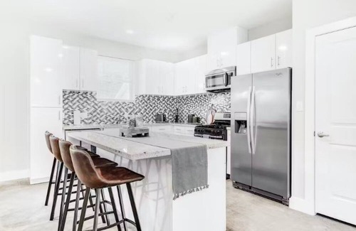 North Houston Casa | Centrally Located Pet Friendly Haven