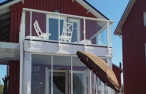 Hailuoto Cabina | Small beach house by the sea with an amazing view from the balcony. nnn