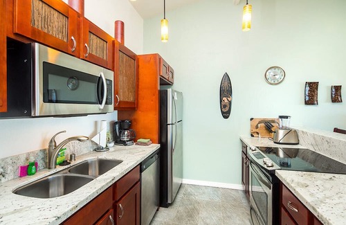 Wailua Condominio | Pacific+Pool+Palms! Luxe w/Chic Kitchen, Lanai, Den, WiFi–Kauai Kailani K303
