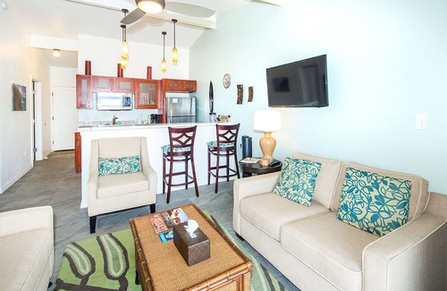 Wailua Condominio | Pacific+Pool+Palms! Luxe w/Chic Kitchen, Lanai, Den, WiFi–Kauai Kailani K303
