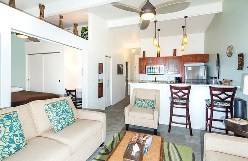 Wailua Condominio | Pacific+Pool+Palms! Luxe w/Chic Kitchen, Lanai, Den, WiFi–Kauai Kailani K303