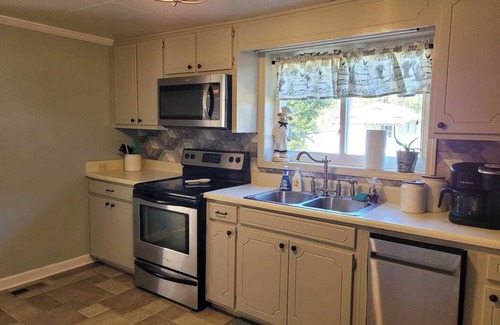 Sharpsburg Casa | Charming 3-bedroom house with WiFi, AC in lovely Sharpsburg