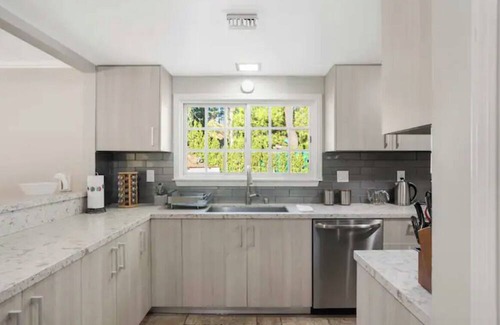 Granada Hills North Casa | Privet Country Club House 4bed 3bath Office, WiFi, Fitness, Pool, Spa in L.A.