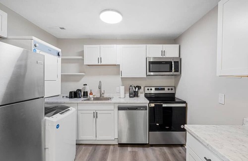 Mount Holly Apartamento | Charming 2 King Bedroom Suite—in Downtown Mt Holly