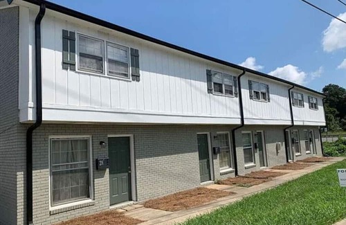 Mount Holly Apartamento | Charming 2 King Bedroom Suite—in Downtown Mt Holly