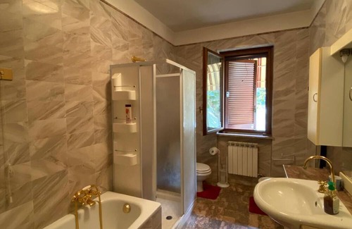 Stiava Casa | Villa Indipendente con Piscina e Posto Auto, nel Verde, a 5 Minuti da Viareggio
