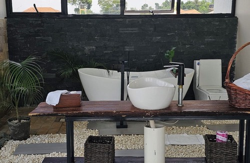 Entebbe Cama Y Desayuno | Muguet by Ibiscot Development