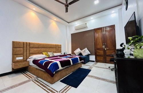 Mayapur Hotel | Goroomgo Shreshth Home Stay Haridwar