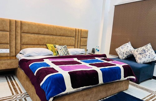 Mayapur Hotel | Goroomgo Shreshth Home Stay Haridwar