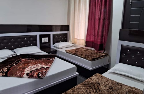 Kharsali Hotel | Goroomgo Uniyal Residency Uttarkashi