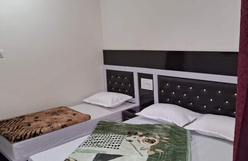Kharsali Hotel | Goroomgo Uniyal Residency Uttarkashi