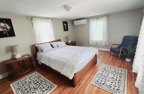 Quicksburg Otro | Serenity Farmhouse - 2 Bedrooms, 1.38 Acres, Near Vineyards & Caverns