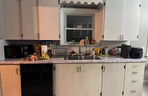 North Greece Casa | Charming 3-bedroom house with AC, fitness room, WiFi in delightful Rochester
