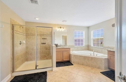 Live Oak Preserve Casa | Spacious 6 bedroom house with pool and grotto, movie theater room, AC and Wifi.