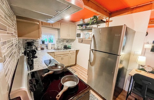 Piedmont Cabaña | Casita PDX with W/D, workspace
