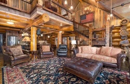 Talking Rock Cabina | Large and charming 4-bedroom log cabin in the Georgia mountains