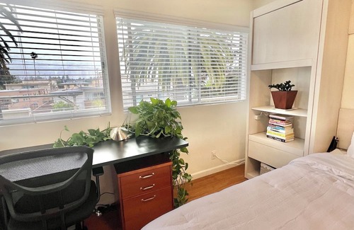 Wilshire Montana Casa | Sunny, spacious, private oasis, near beach in Santa Monica