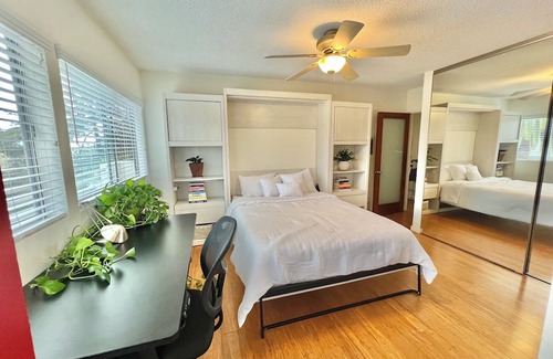 Wilshire Montana Casa | Sunny, spacious, private oasis, near beach in Santa Monica