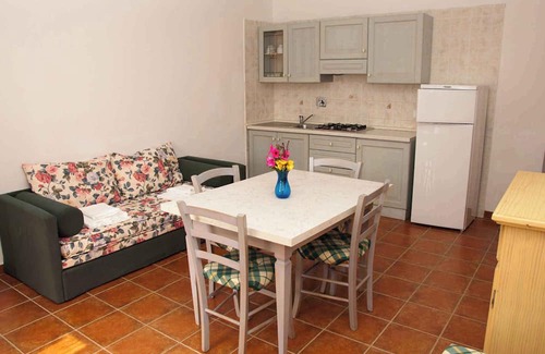 Follonica Apartamento | Holiday apartment with pool and sun loungers