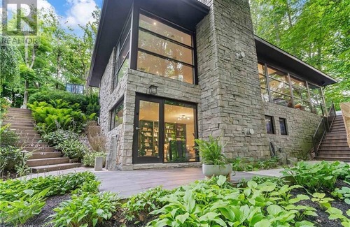 Pelham Casa | Book before dates are gone - Niagara's # 1 VR Home