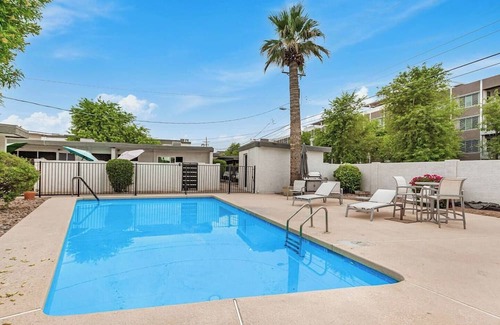 New Papago Parkway Apartamento | This apartment is a 2 bedroom(s), 2 bathrooms, located in Scottsdale, AZ.