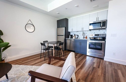 Brewerytown Apartamento | Imagine a stylish escape in Glenwood, the epitome of urban luxury