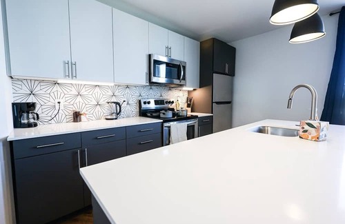Brewerytown Apartamento | Imagine a stylish escape in Glenwood, the epitome of urban luxury
