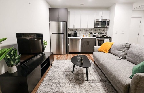 Brewerytown Apartamento | Imagine a stylish escape in Glenwood, the epitome of urban luxury