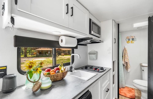 Holmes County Casa | ‘ Adventure Awaits’: 21ft Lightweight Travel Camper