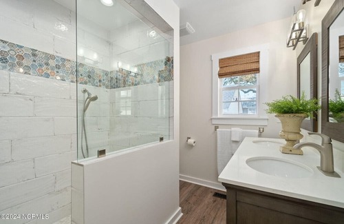 Cedar Point Casa | Luxury at the Water, enjoy the bikes, kayaks, volleyball, and shared dock that is a short walk away.