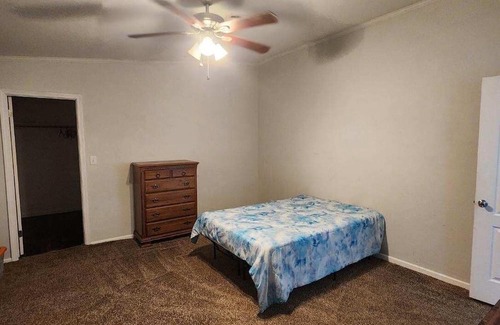 Smith County Casa | 3-bedroom house in tranquil Lindale with AC, WiFi. Enjoy a peaceful getaway