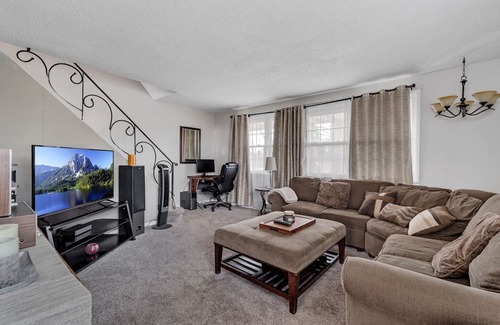 Swarthmorewood Casa | Cozy 2B/1B by Swarthmore w Driveway!
