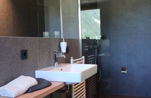 Stelvio Apartamento | Rumwaldhof Neue, Ruhige Ferienwohnungen mit Ausblick auf die Ortler Nordwand
