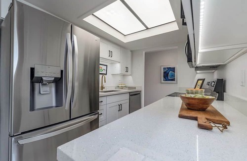 Seattle Metro Area Condominio | 12 miles from Seattle. Puget sound views, beach access, pool, jacuzzi.