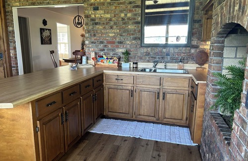 Slocomb Casa | Beautiful large country 3 bedroom home with acreage and ponds.