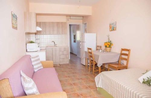 Pigadia Apartamento | Apartment 'Ktima Develekou 1' with Sea View, Wi-Fi and Air Conditioning