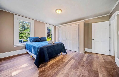 Southern Coast Apartamento | Charming 2bedroom apartment with WiFi and fitness room in heart of downtown Saco