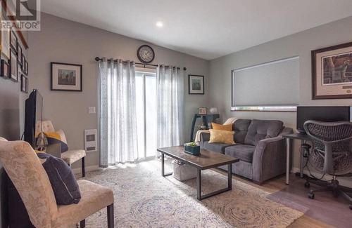 Okanagan-Similkameen Casa | Charming Creekside Cottage in Naramata Village