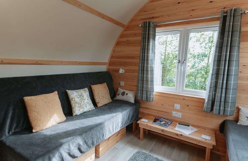 Weston Cabina | Cosy Rural Cabin With Hot Tub