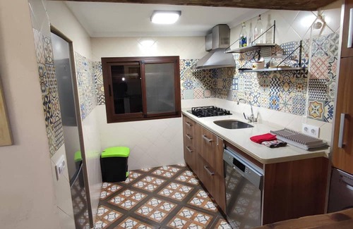 El Gastor Cabaña | House with views of the mountains and the reservoir, with fireplace and saltwater pool