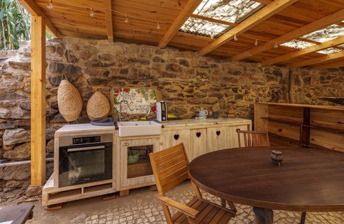 Carrapateira Apartamento | Studio Apartment 'Alma' with Mountain View, Shared Terrace and Wi-Fi