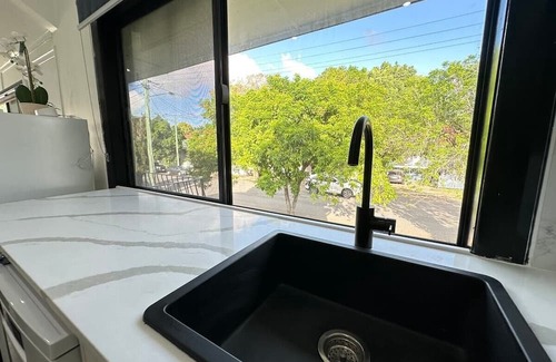 East Brisbane Casa | KozyGuru | East Brisbane | 3 Bedroom APT